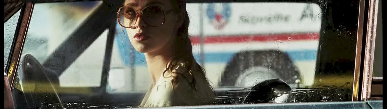 Photo du film : La Dame dans l'auto avec des lunettes et un fusil