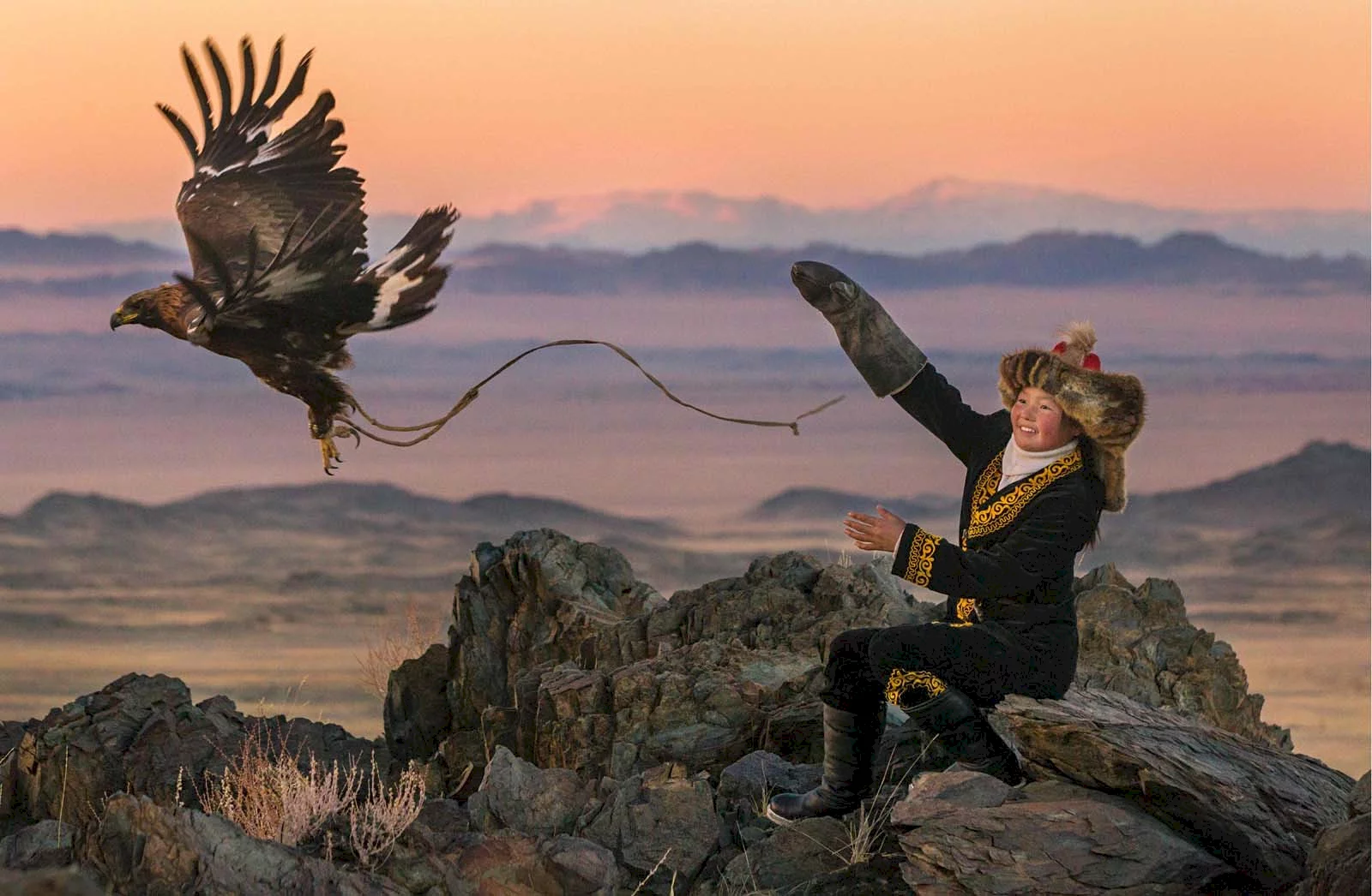 Photo 2 du film : La jeune fille et son aigle
