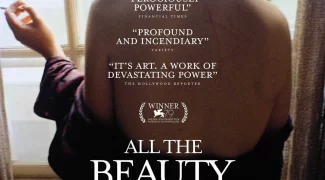 Affiche du film : Toute la beauté et le sang versé