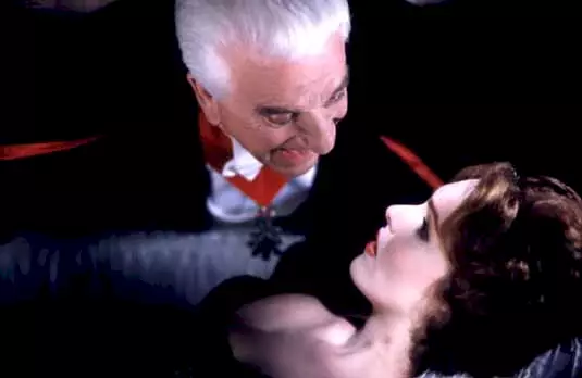Photo 2 du film : Dracula mort et heureux de l'etre