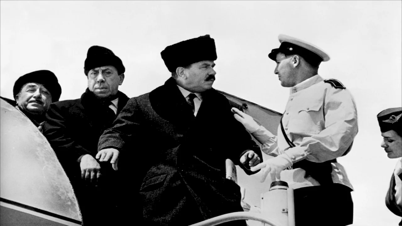 Photo 2 du film : Don Camillo en Russie