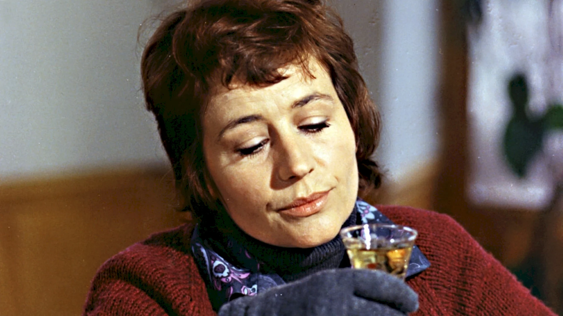 Photo du film : Elle boit pas, elle fume pas, elle drague pas, mais... elle cause