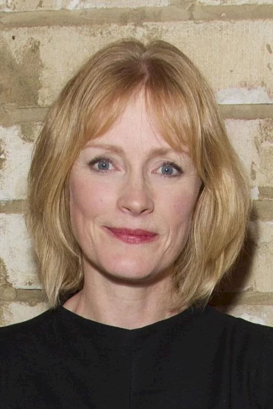  Claire Skinner