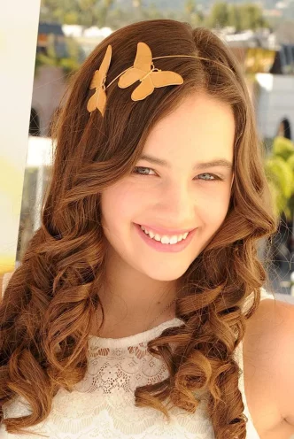 Mary Mouser photo