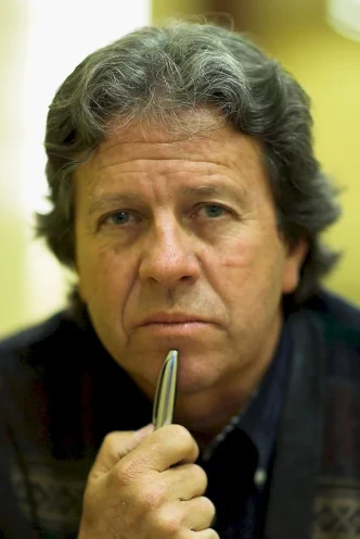 Luis  Llosa photo