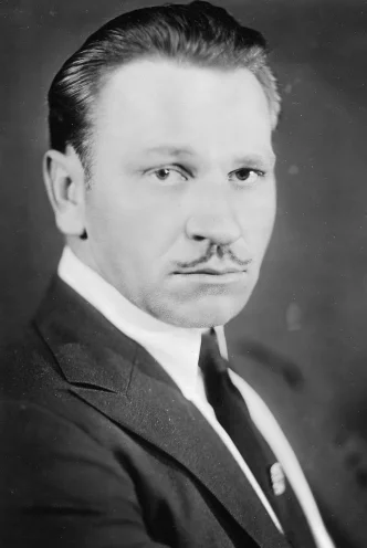 Wallace Beery photo