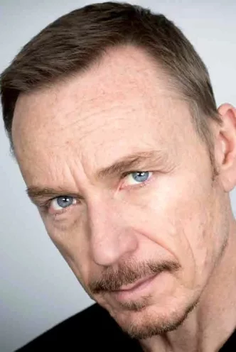 Ben Daniels photo