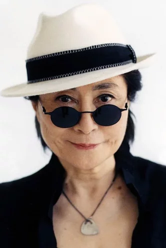  Yoko Ono photo