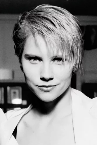  Sammi Davis photo