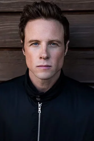 Ashton Holmes photo